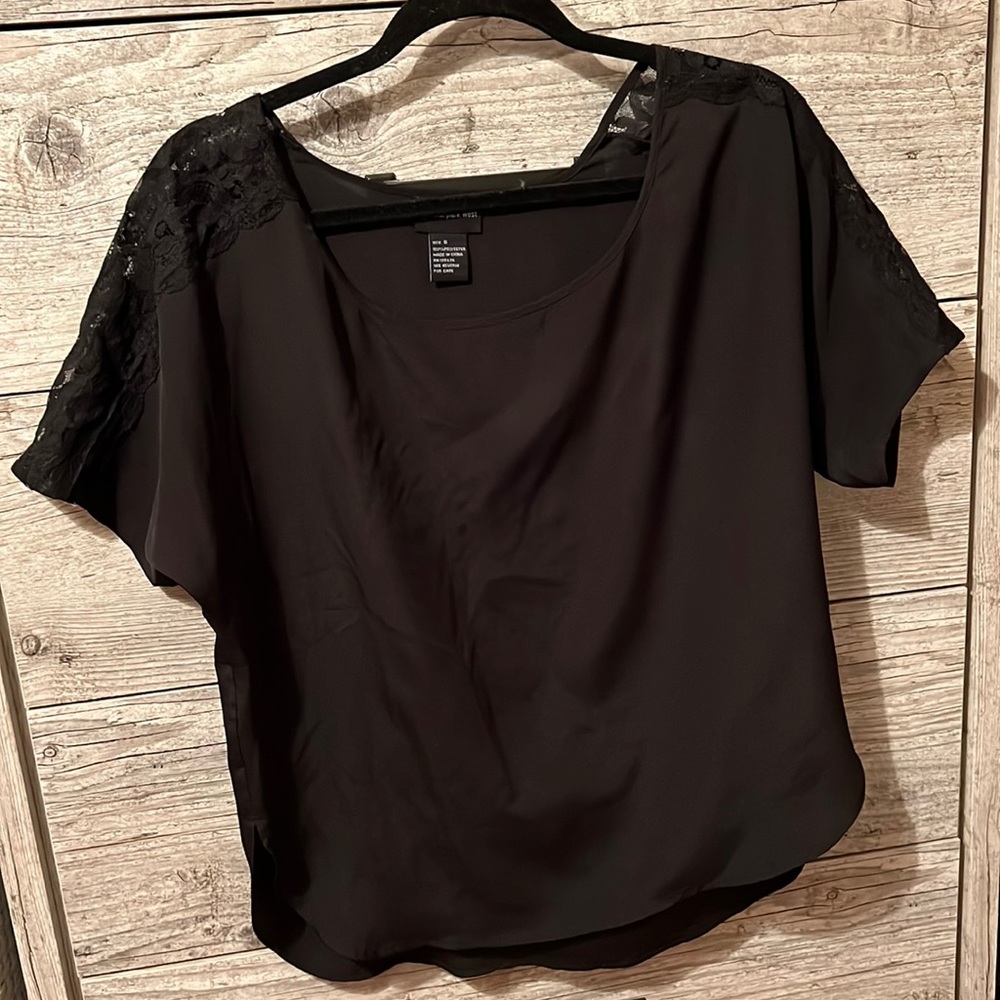 Black short sleeve lace sleeve top